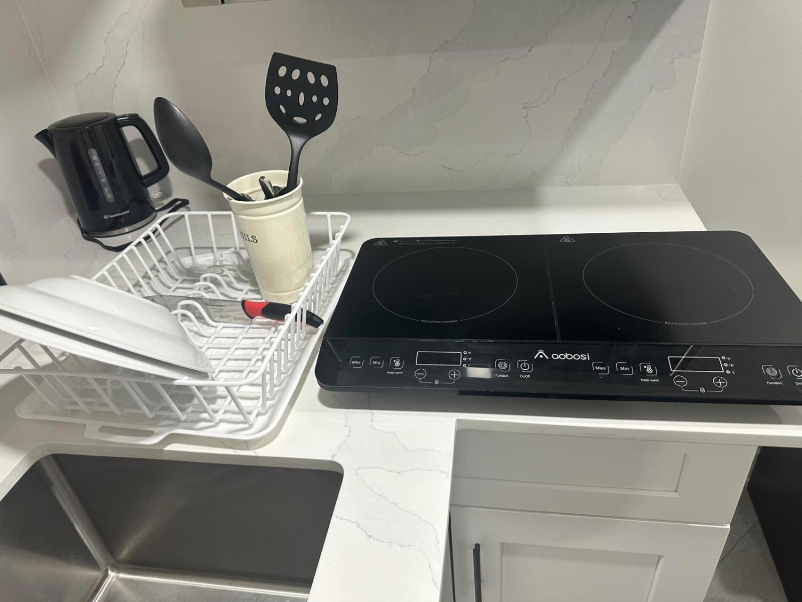Homestay Cozy Basement With Free Parking In Toronto