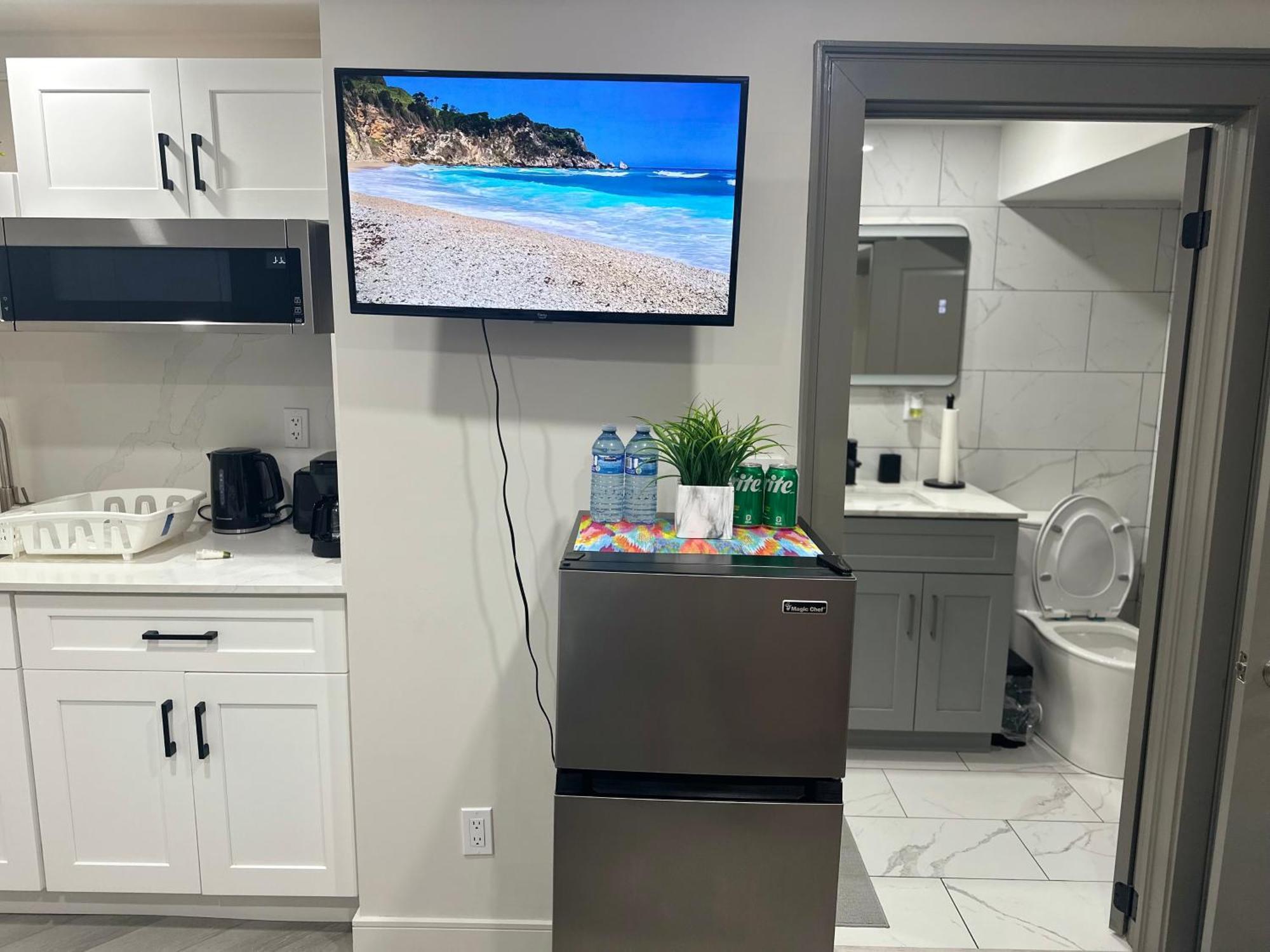 Homestay Cozy Basement With Free Parking In