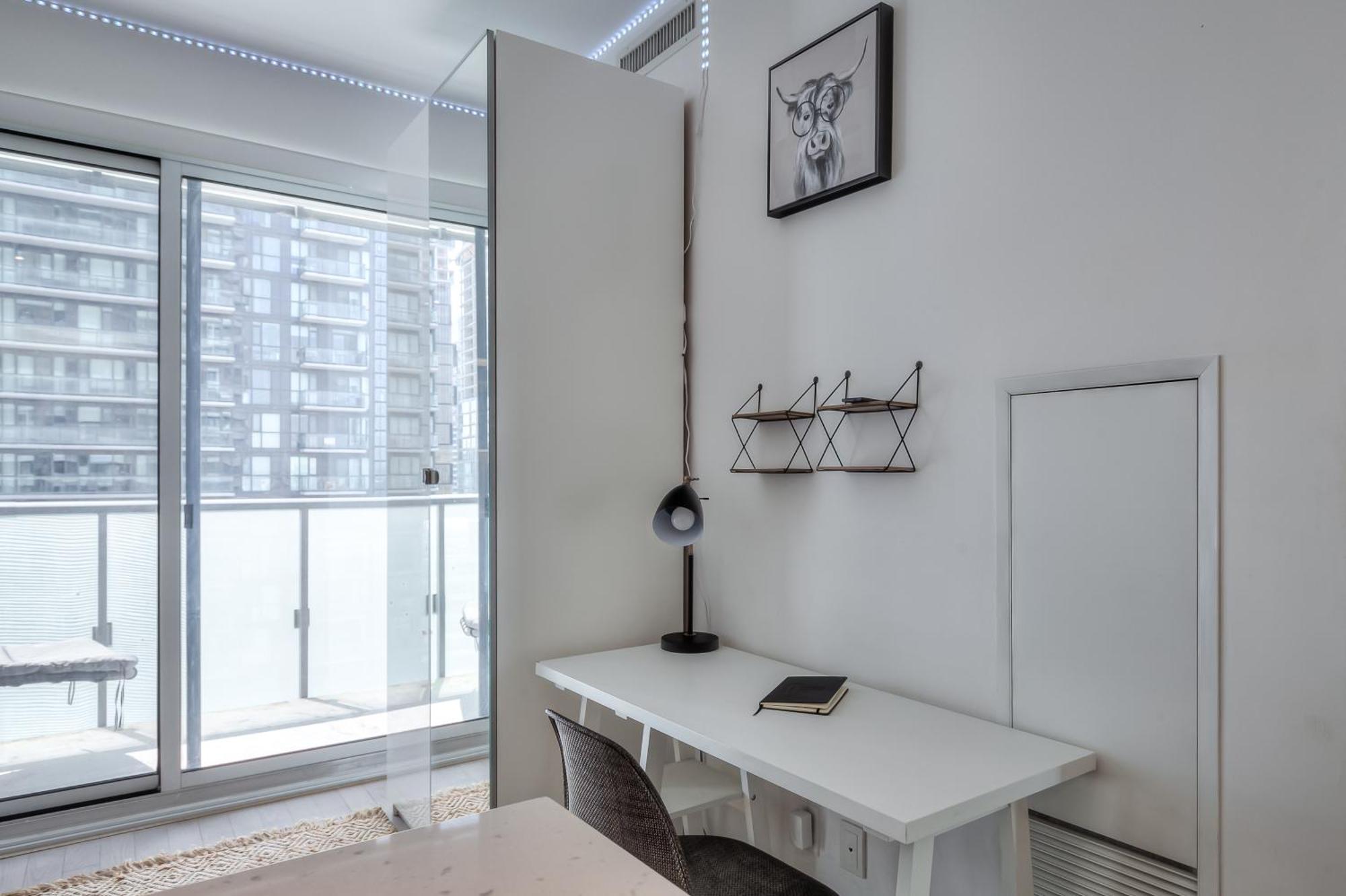 1 Bedroom With Views - 4 Sleeps Apartment