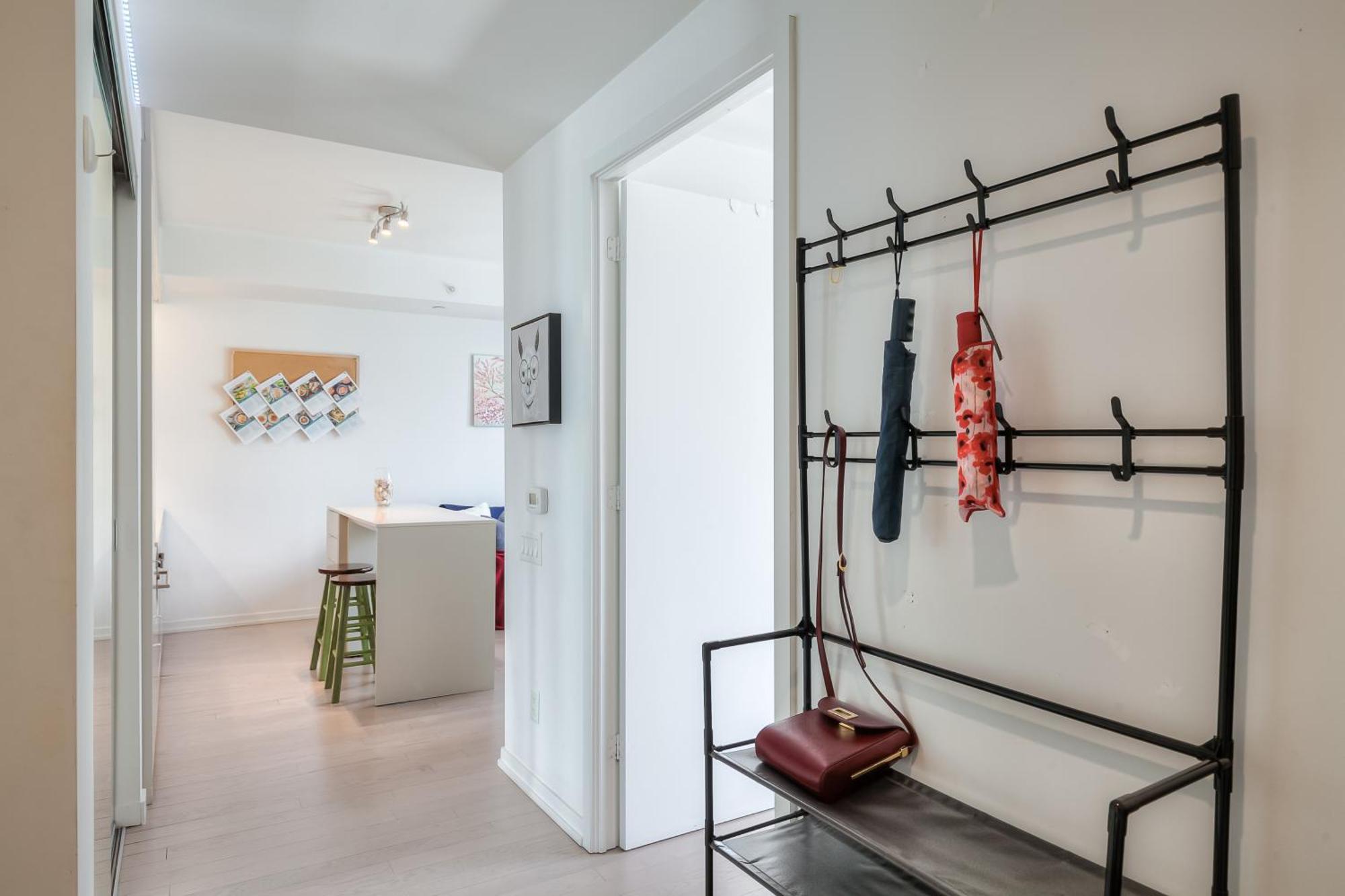 Apartment 1 Bedroom With Views - 4 Sleeps Toronto