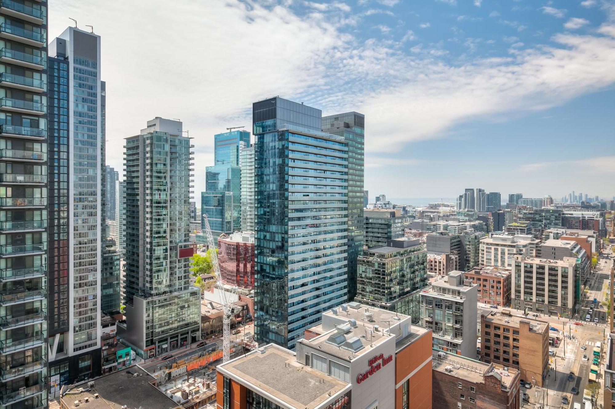 1 Bedroom With Views - 4 Sleeps Apartment