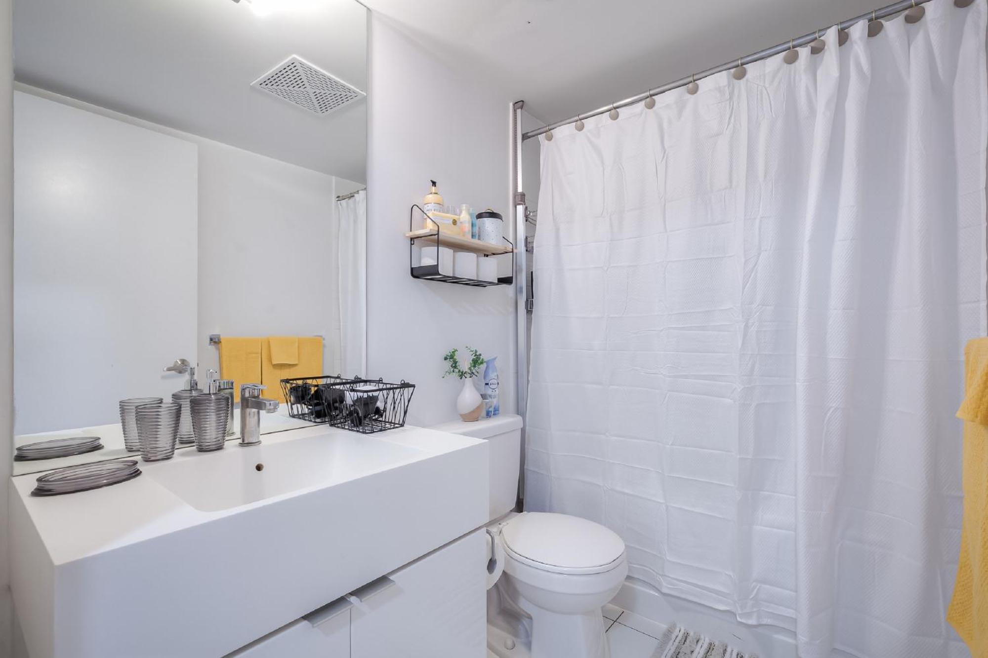 Elegant 1Br Plus Den Downtown Toronto - Sleep 6 Toronto