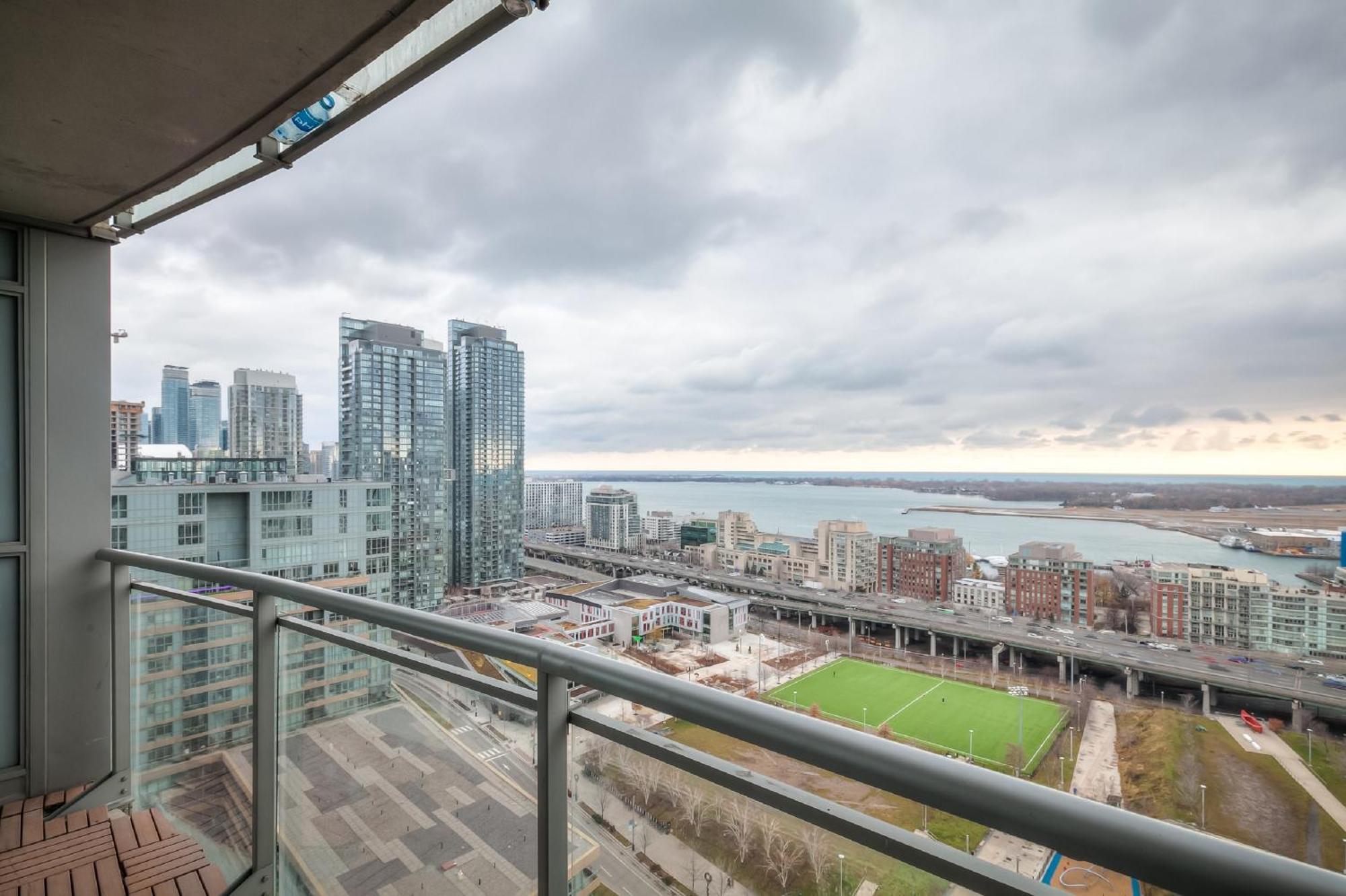 Elegant 1Br Plus Den Downtown Toronto - Sleep 6 Apartment *