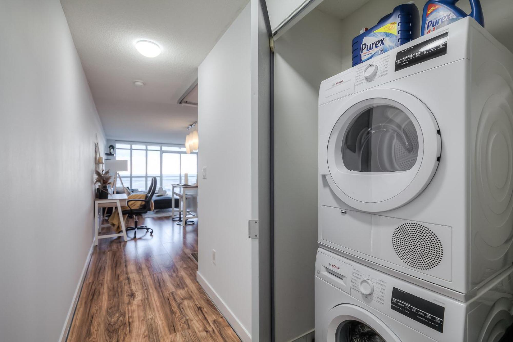 Elegant 1Br Plus Den Downtown Toronto - Sleep 6
