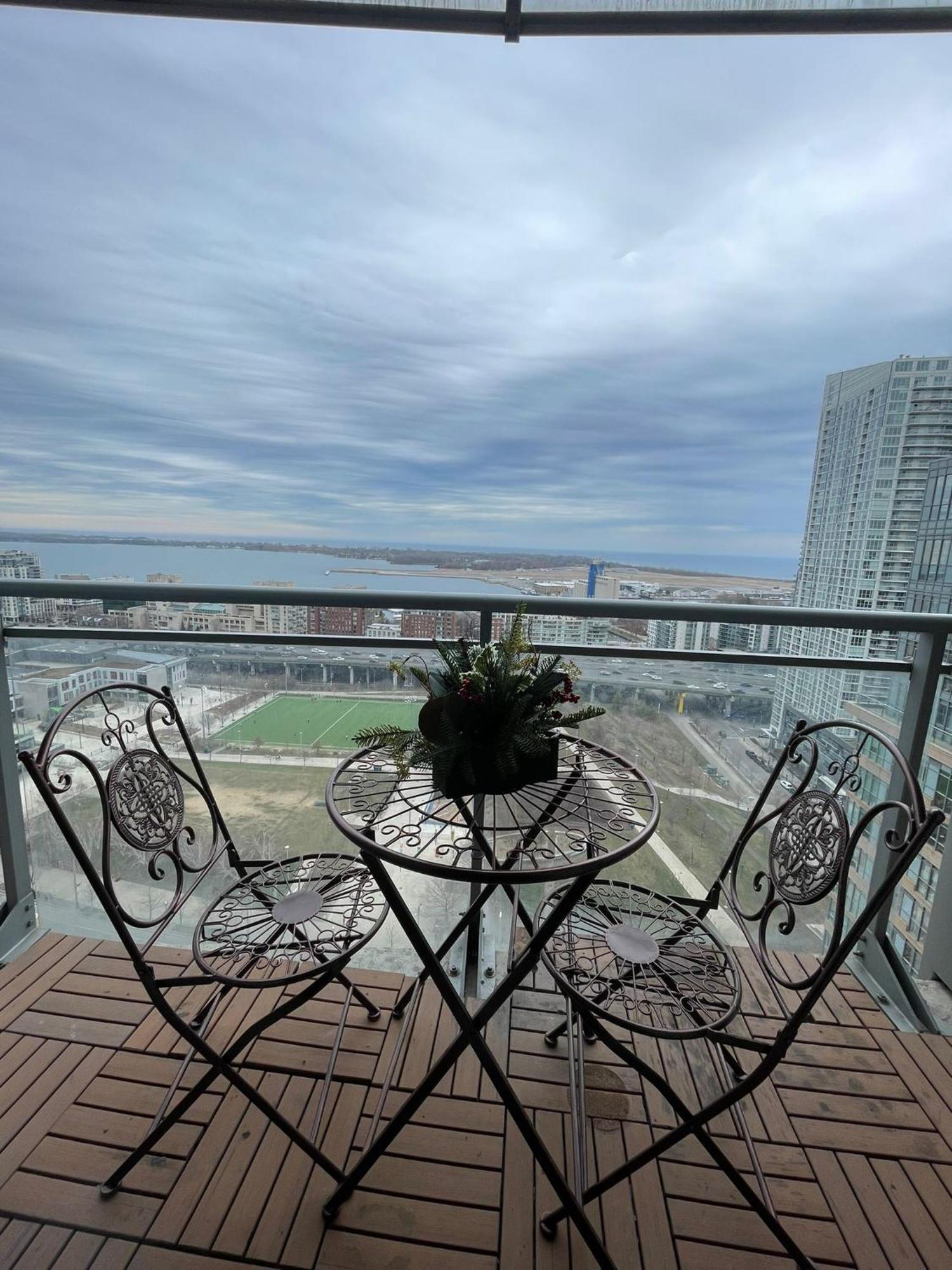 Apartment Elegant 1Br Plus Den Downtown Toronto - Sleep 6 *