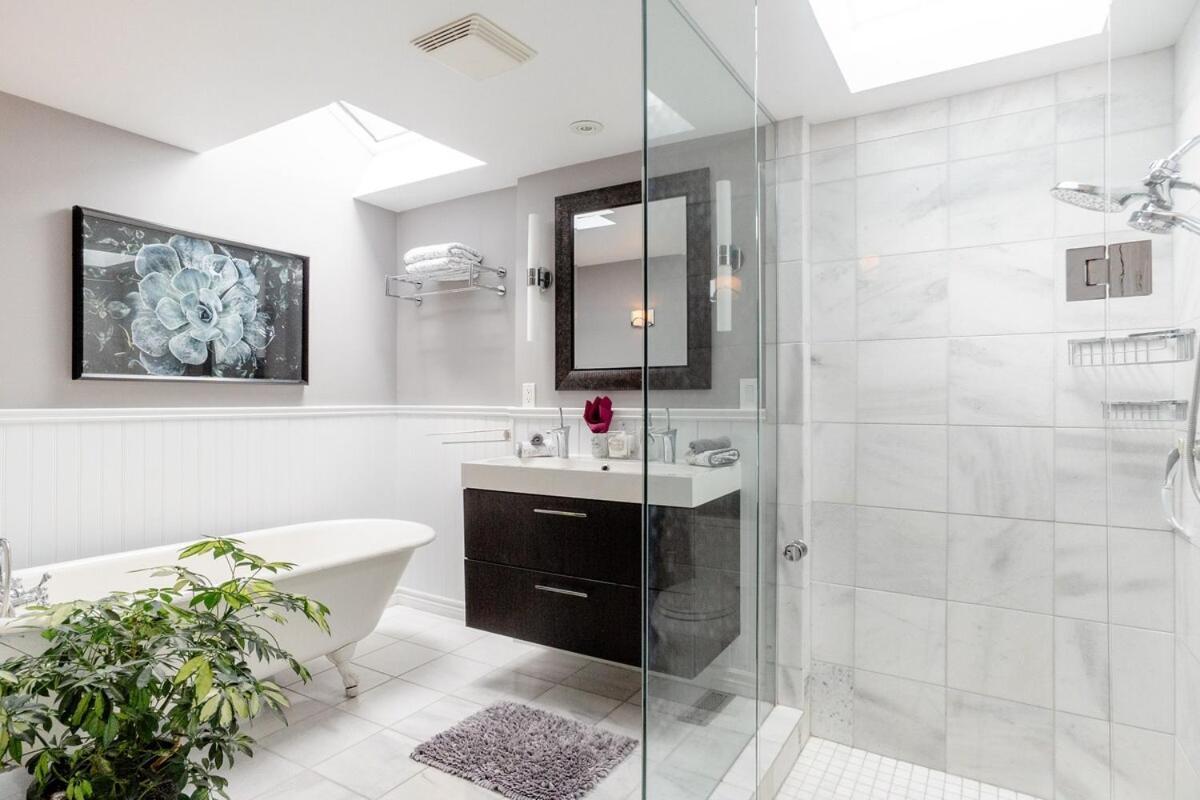 Downtown Luxury Victorian Retreat 4* Toronto