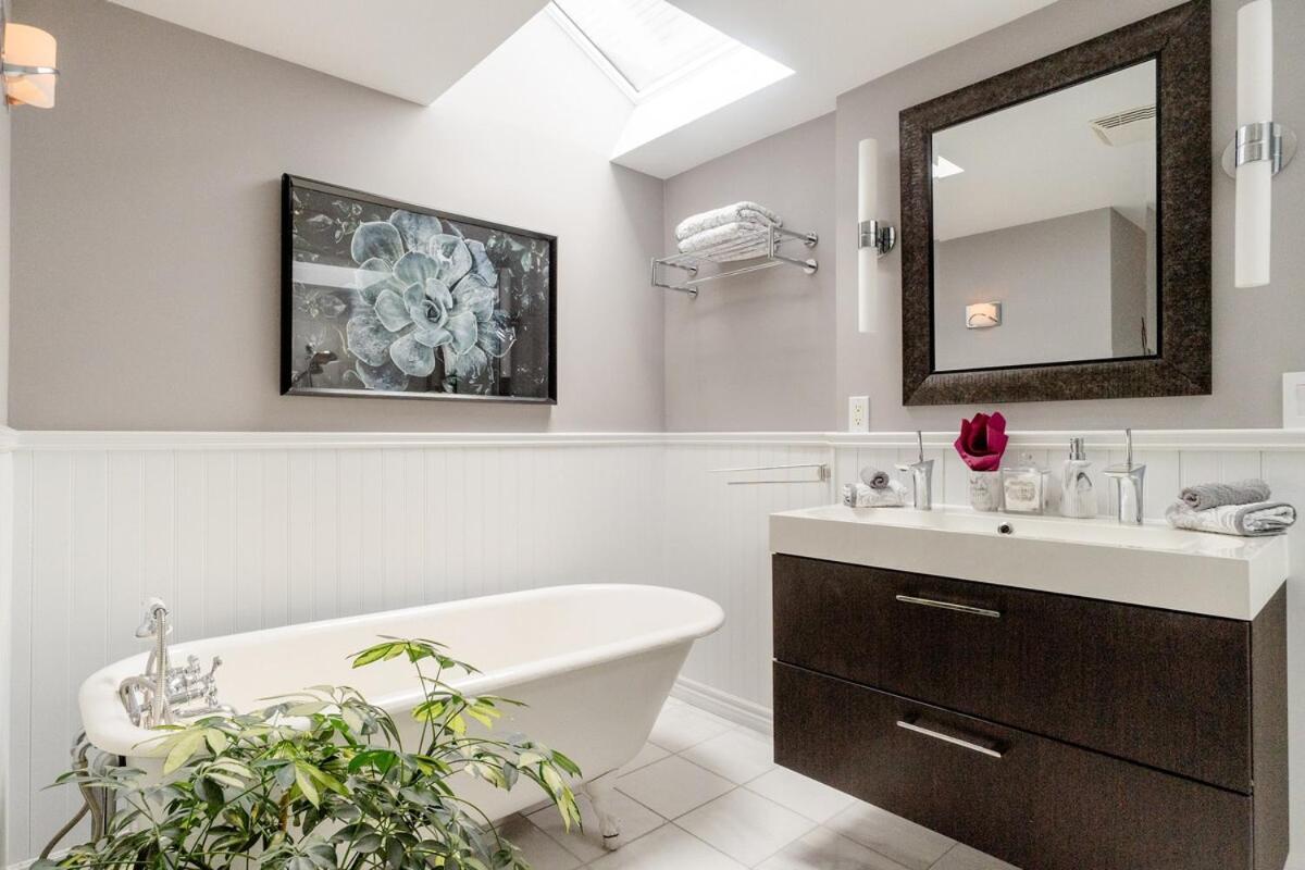 Downtown Luxury Victorian Retreat Guest house