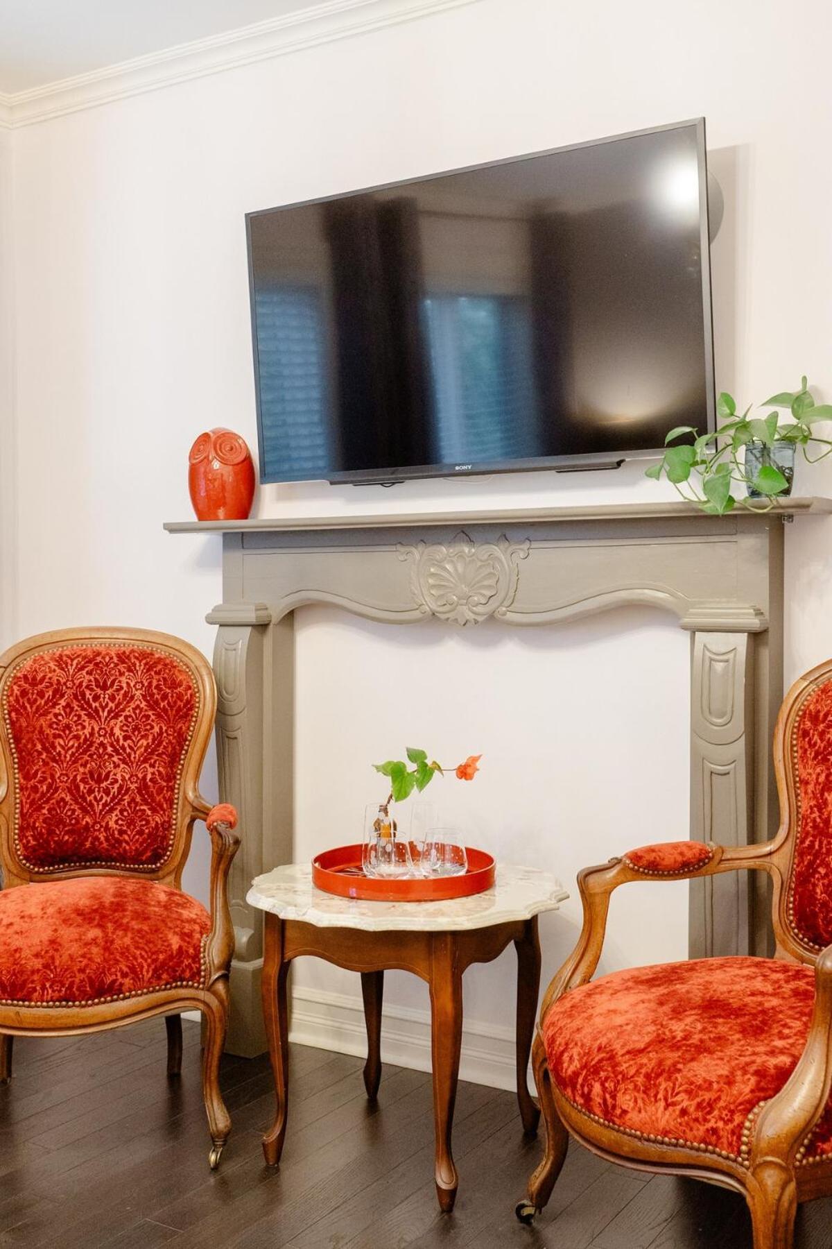 Downtown Luxury Victorian Retreat 4*