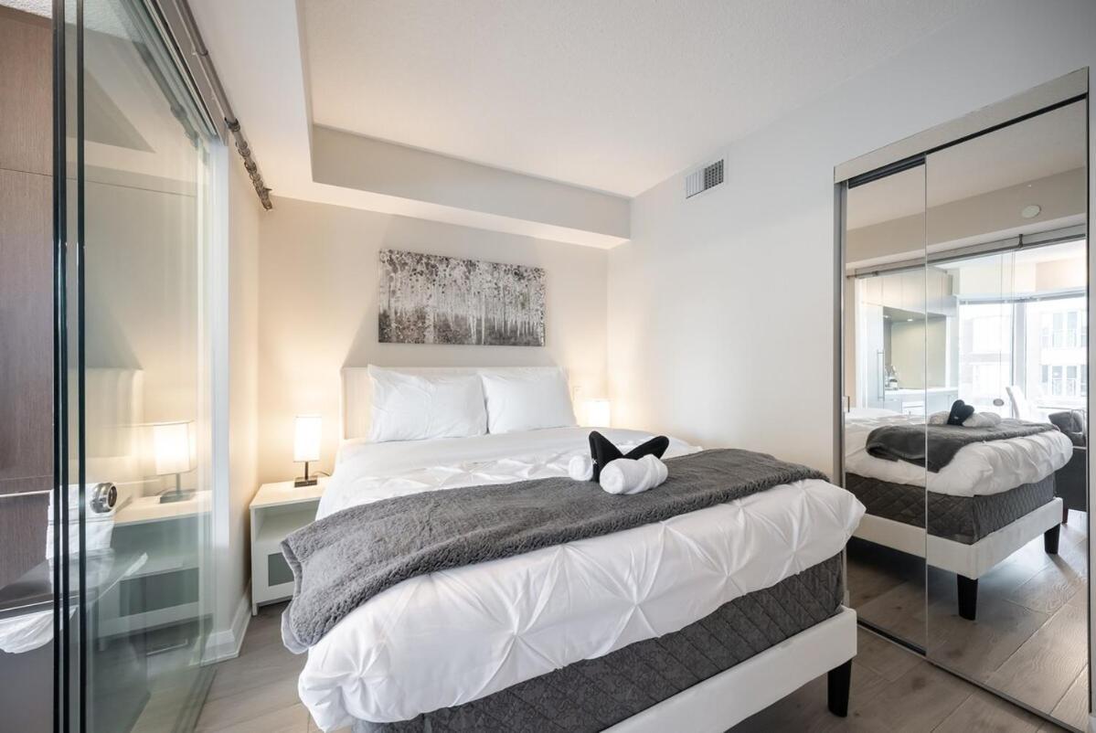 Apartment Discounted Elegant Yorkville Toronto