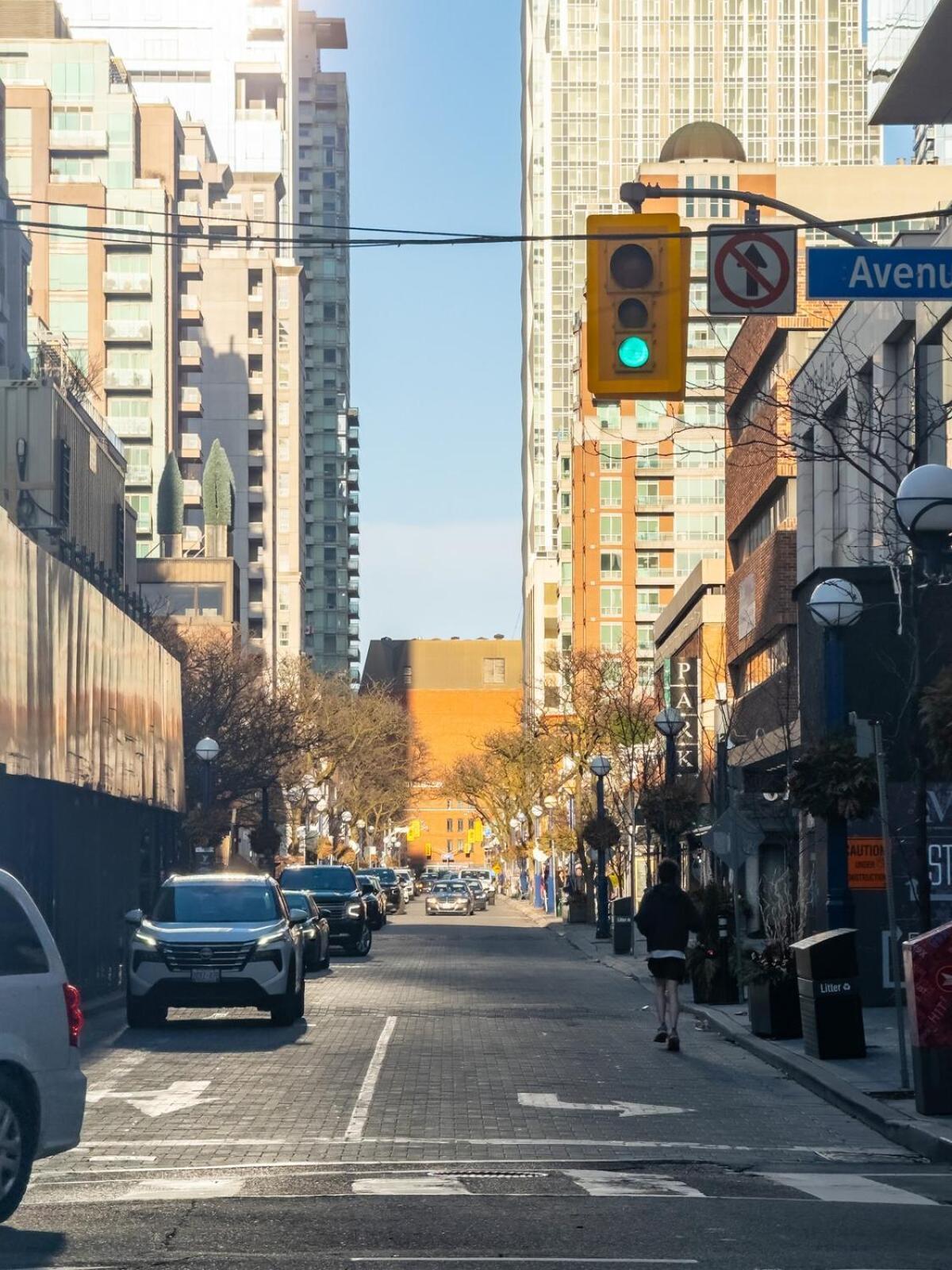 Discounted Elegant Yorkville Apartment *