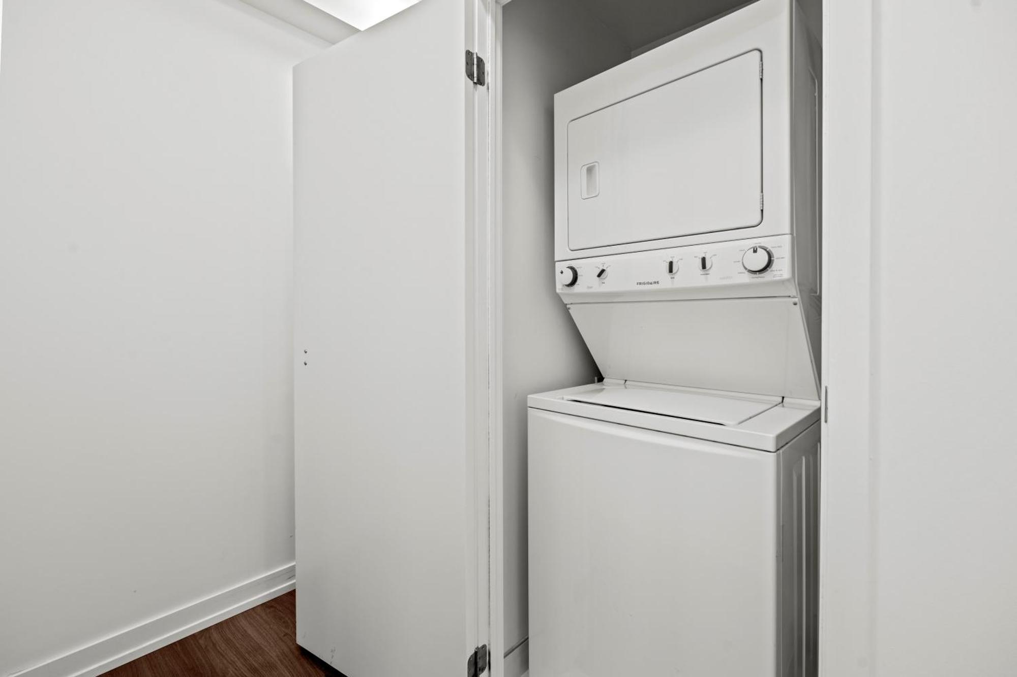 Modern Dunfield Ave By Globalstay * Toronto