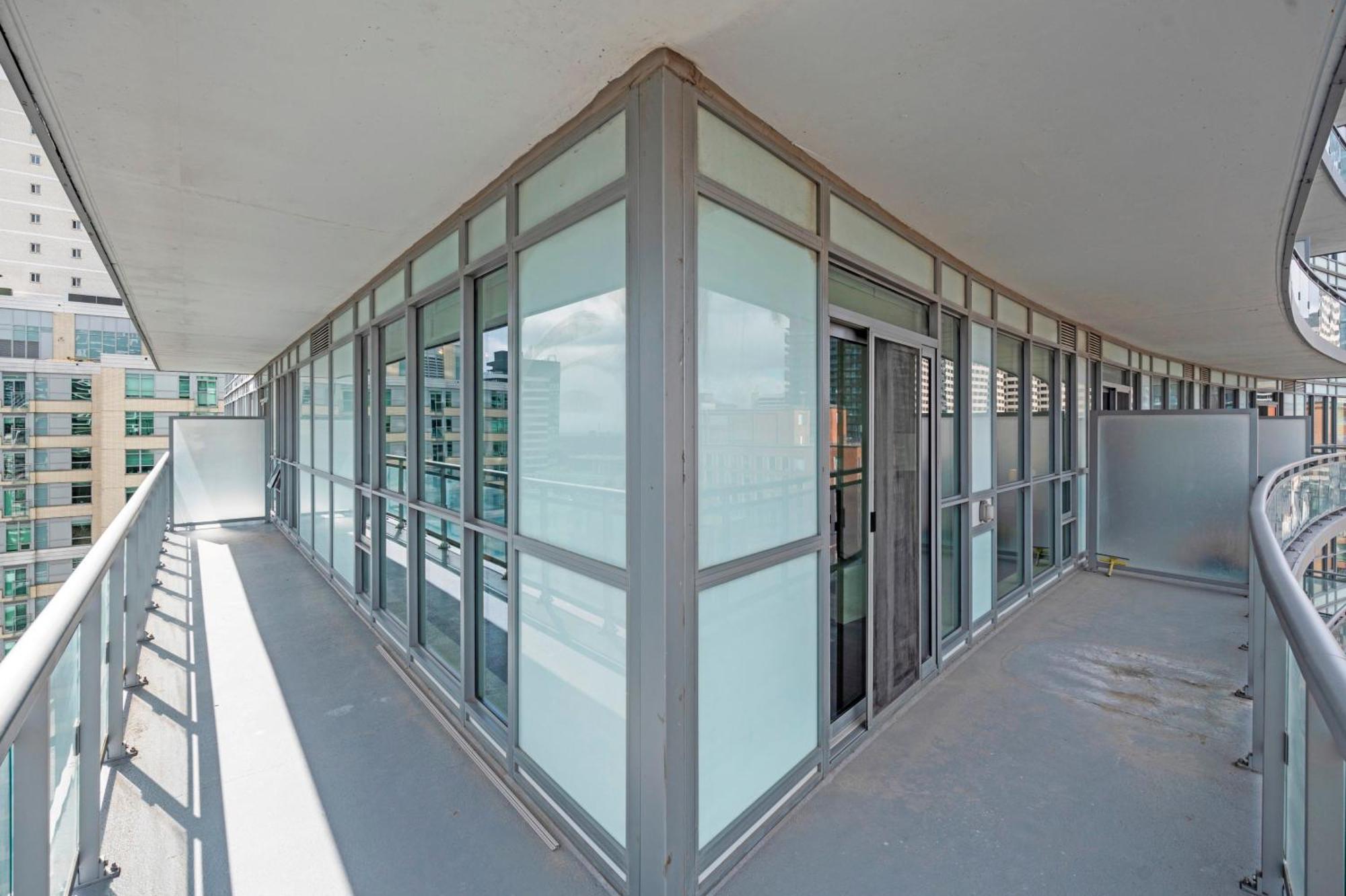 Modern Dunfield Ave By Globalstay Apartment *