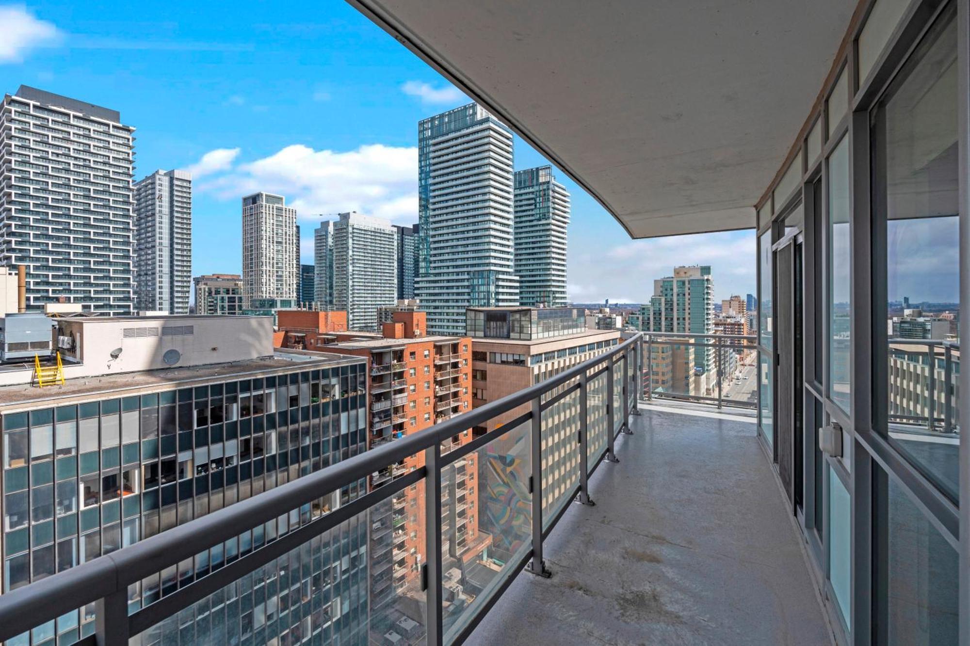 Modern Dunfield Ave By Globalstay Apartment