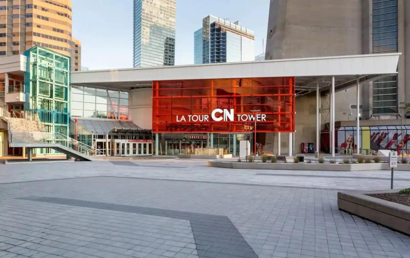 3 Bedroom Beside Cn Tower With Parking Downtown *