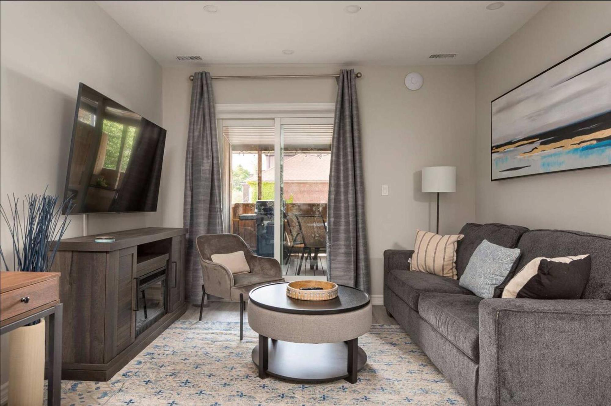 Casa Elegant W Patio Bbq Grill * Toronto