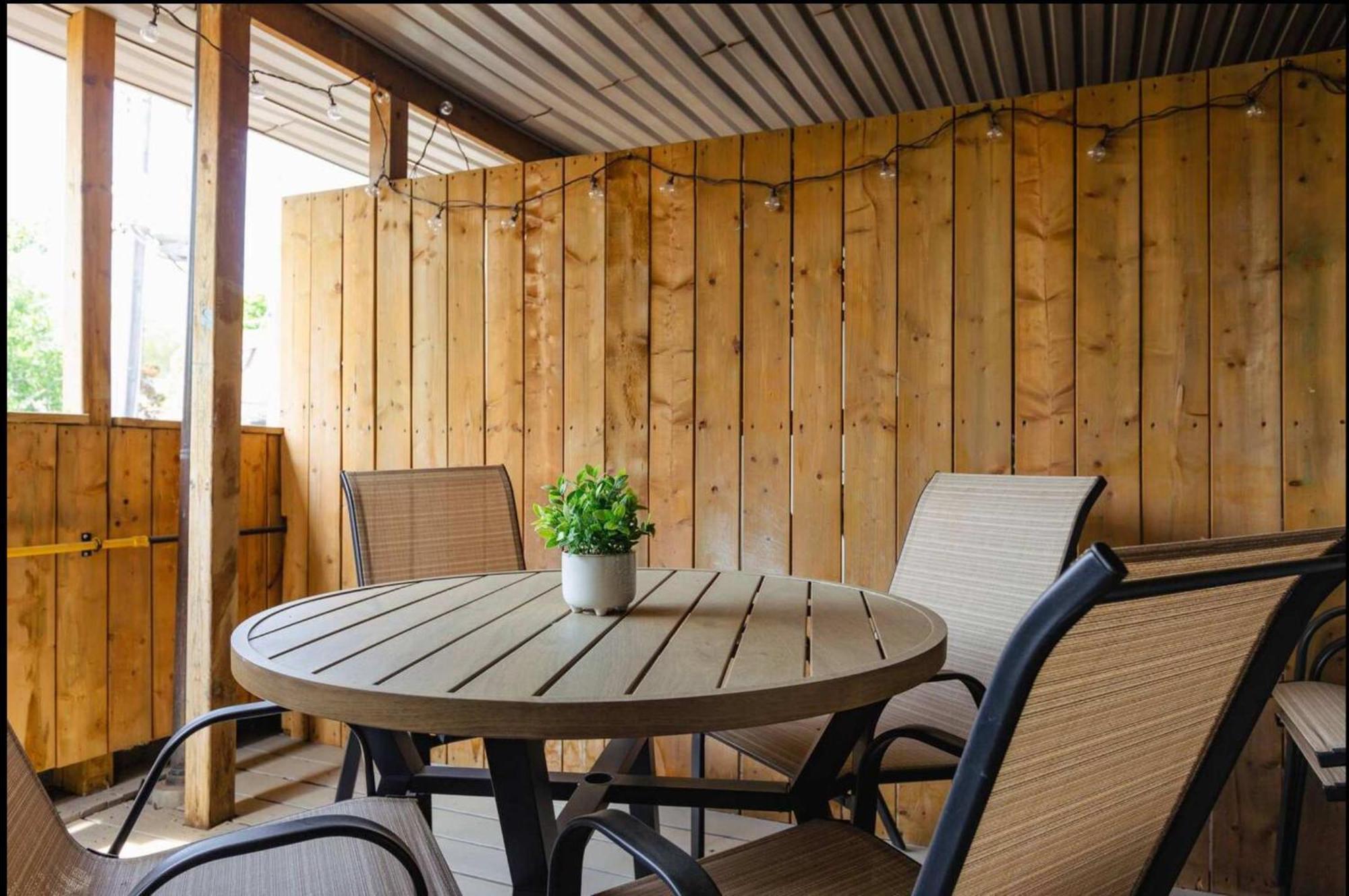 Casa Elegant W Patio Bbq Grill * Toronto