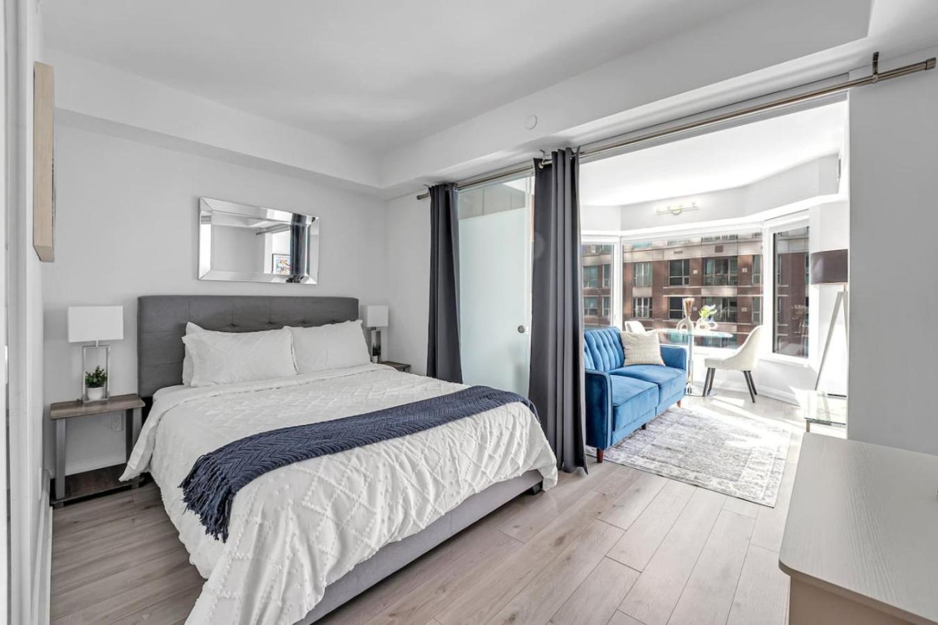 Luxe Yorkville Unit Near Restaurants Fashion Ttc * Toronto