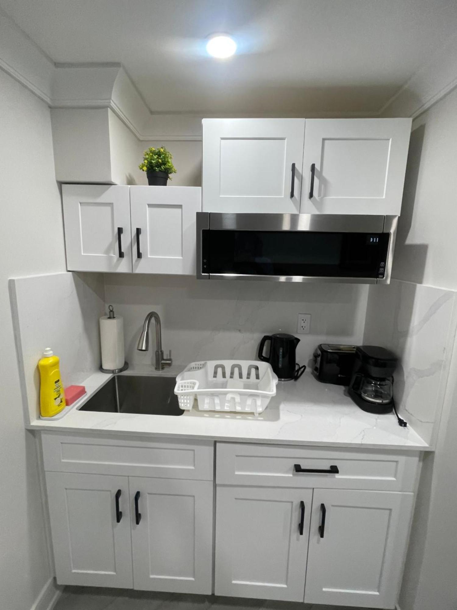 Homestay Cozy Basement With Free Parking In Toronto