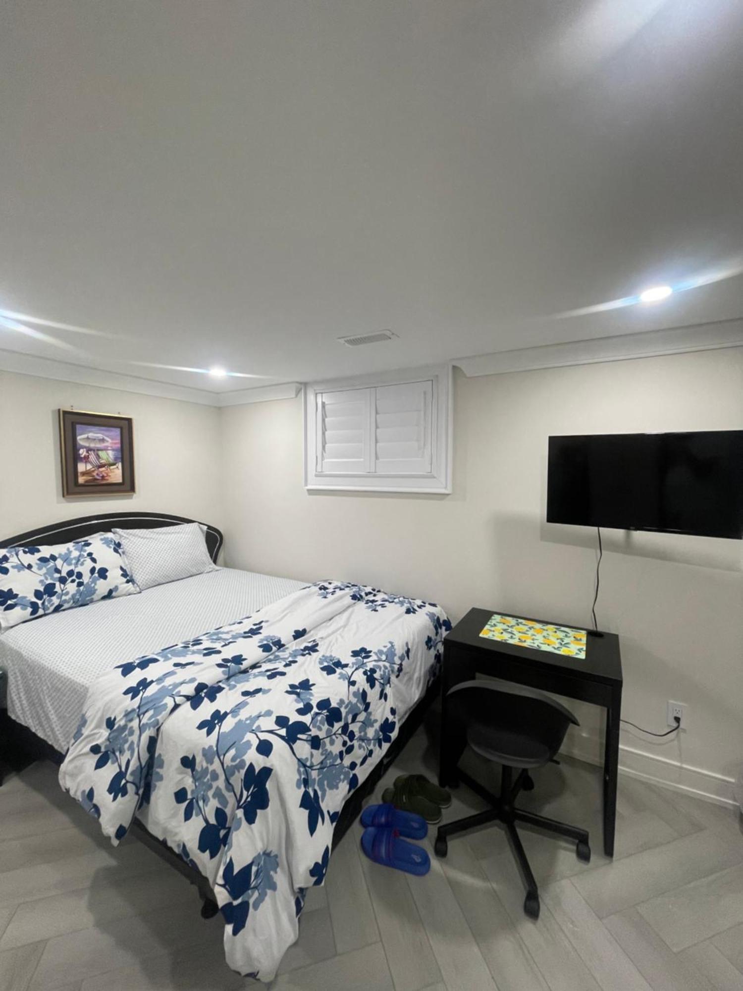 Cozy Basement With Free Parking In Homestay