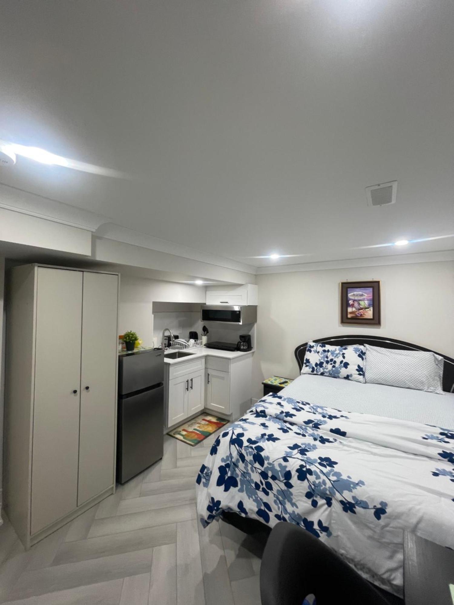 Cozy Basement With Free Parking In Homestay