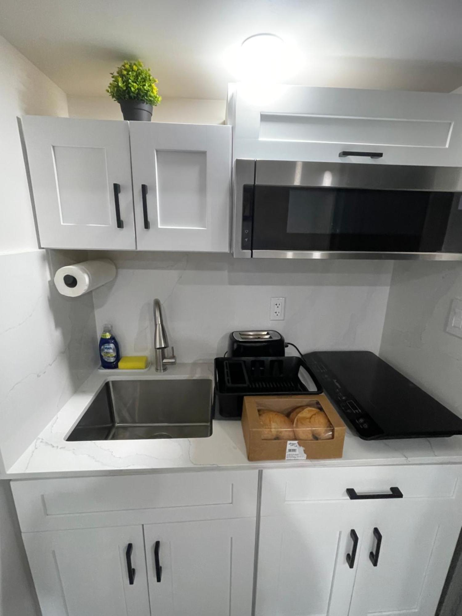 Homestay Cozy Basement With Free Parking In Toronto