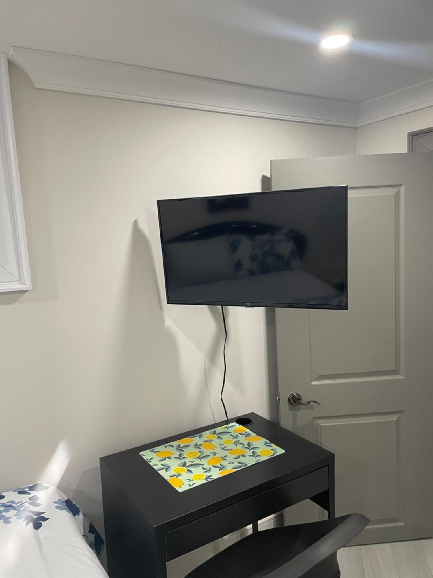 Cozy Basement With Free Parking In Homestay
