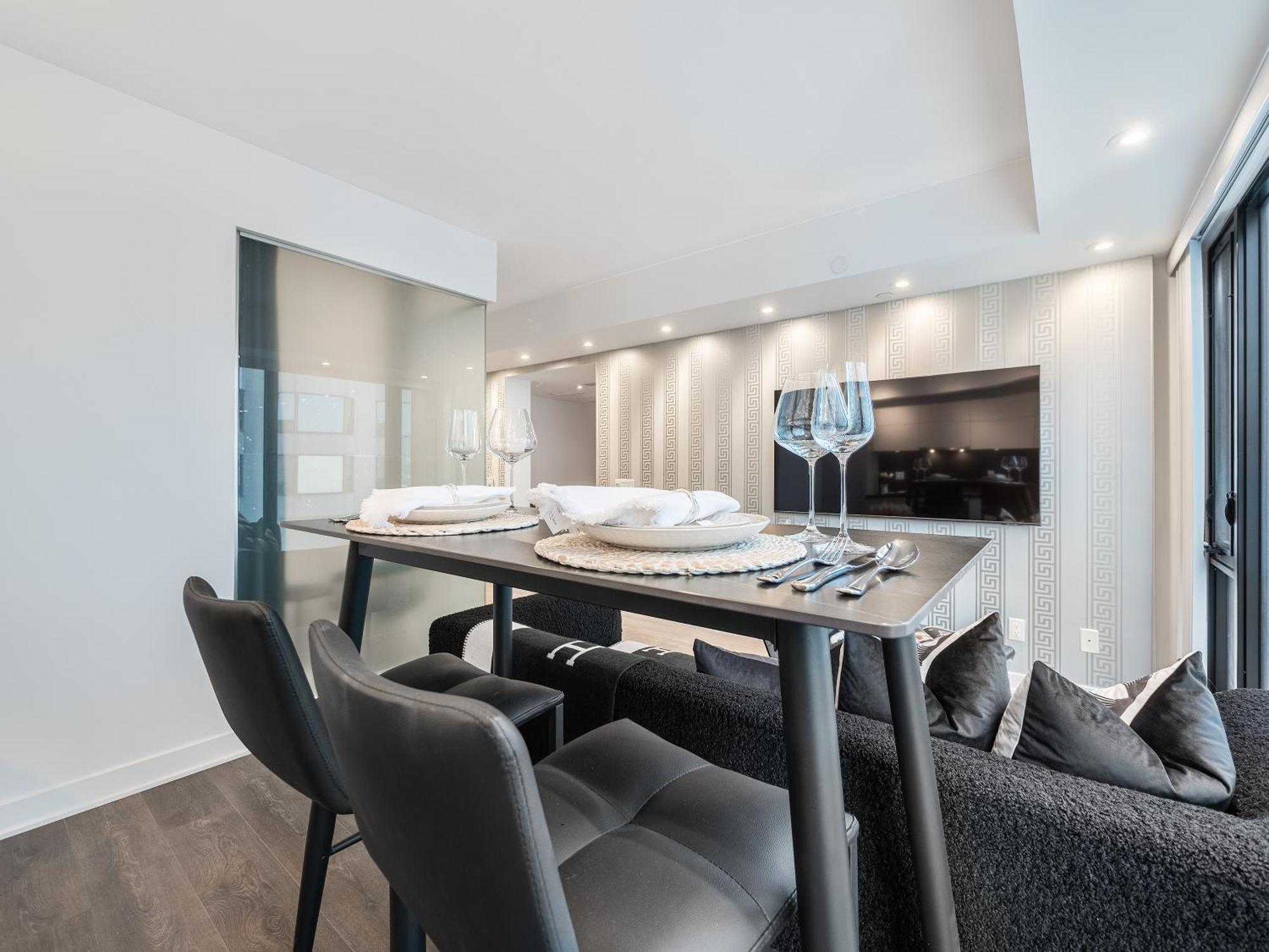The Estate - Yorkville - Indoor Pool & Hot Tub