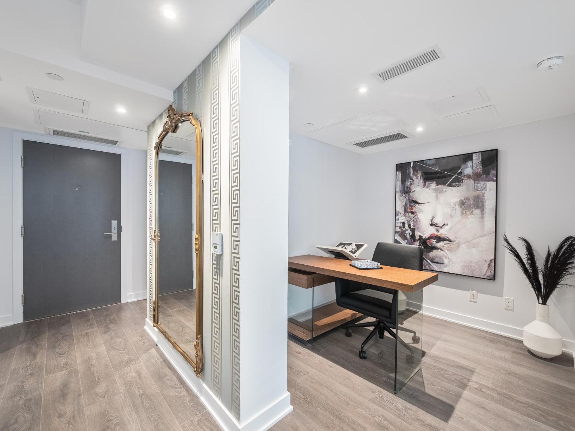 The Estate - Yorkville - Indoor Pool & Hot Tub Apartment