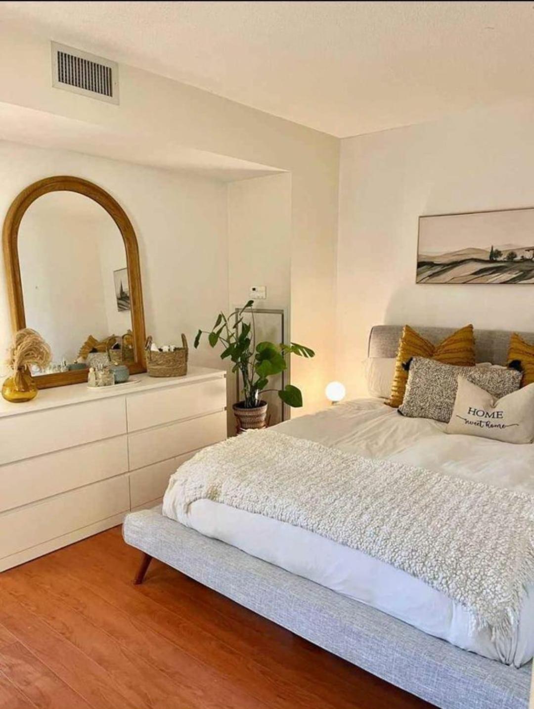 For 2 In Downtown *