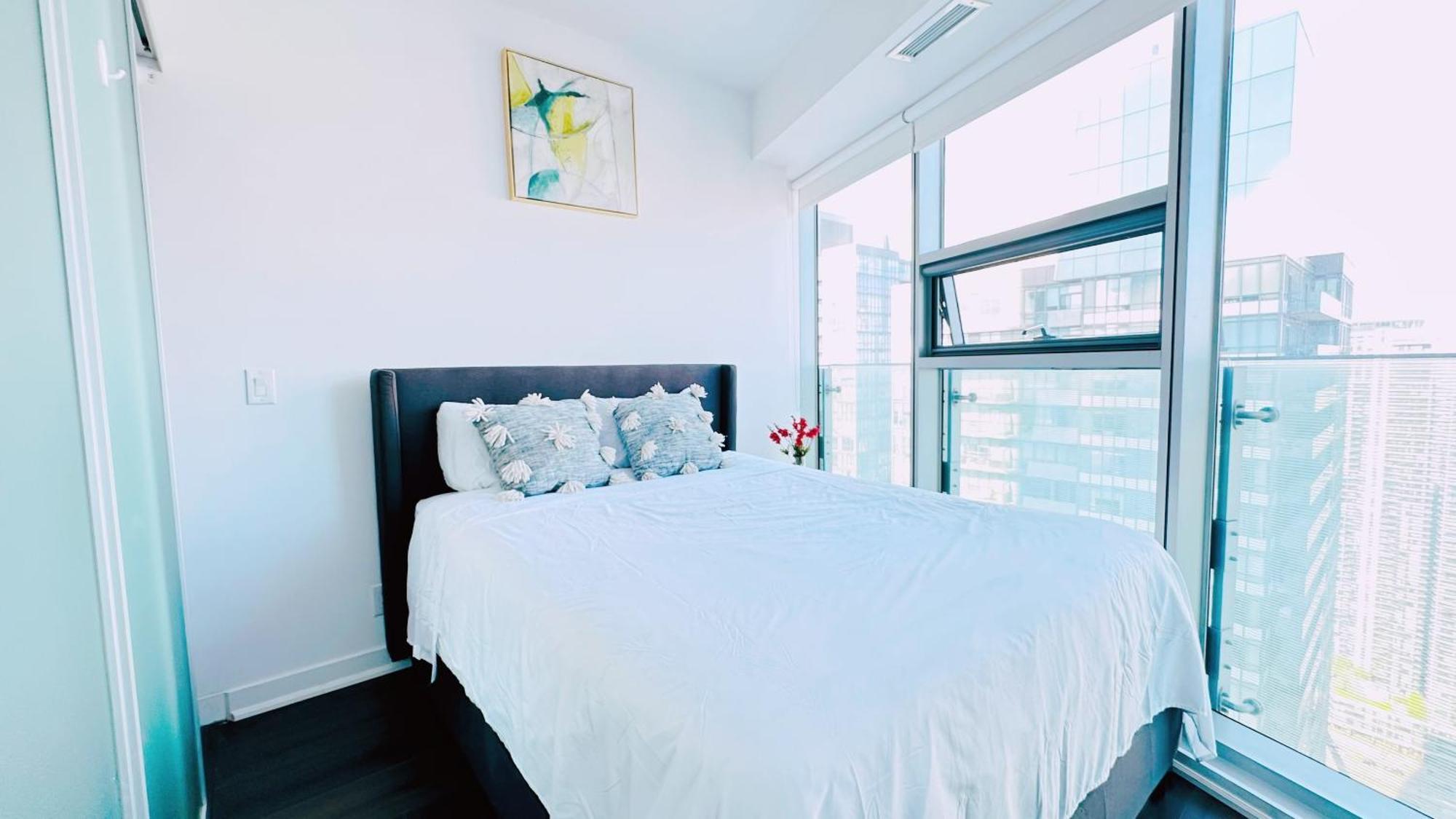New Superior Lakeview Luxury 3-bedroom On High Floor * Toronto