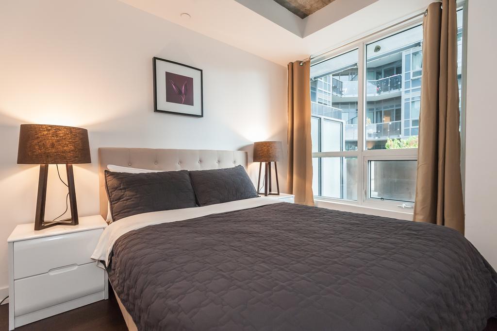 Lifesuites King West Loft Apartment *