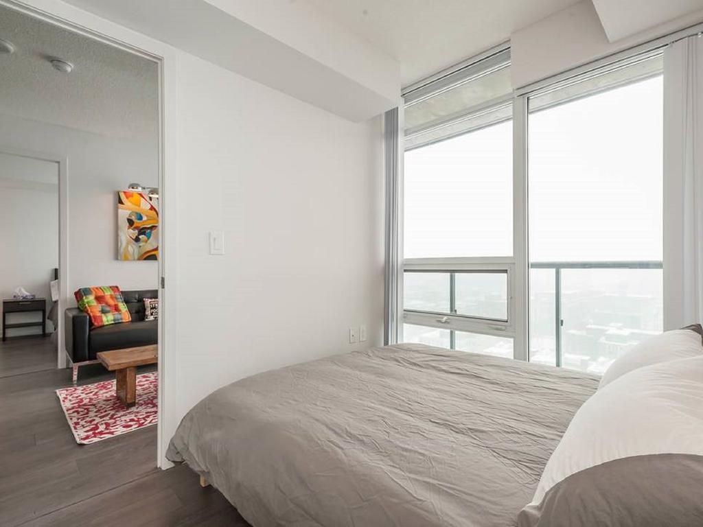 Aoc Suites - Penthouse Condo Apartment Toronto