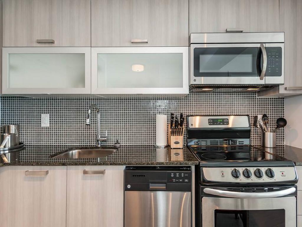 Aoc Suites - Penthouse Condo Apartment *