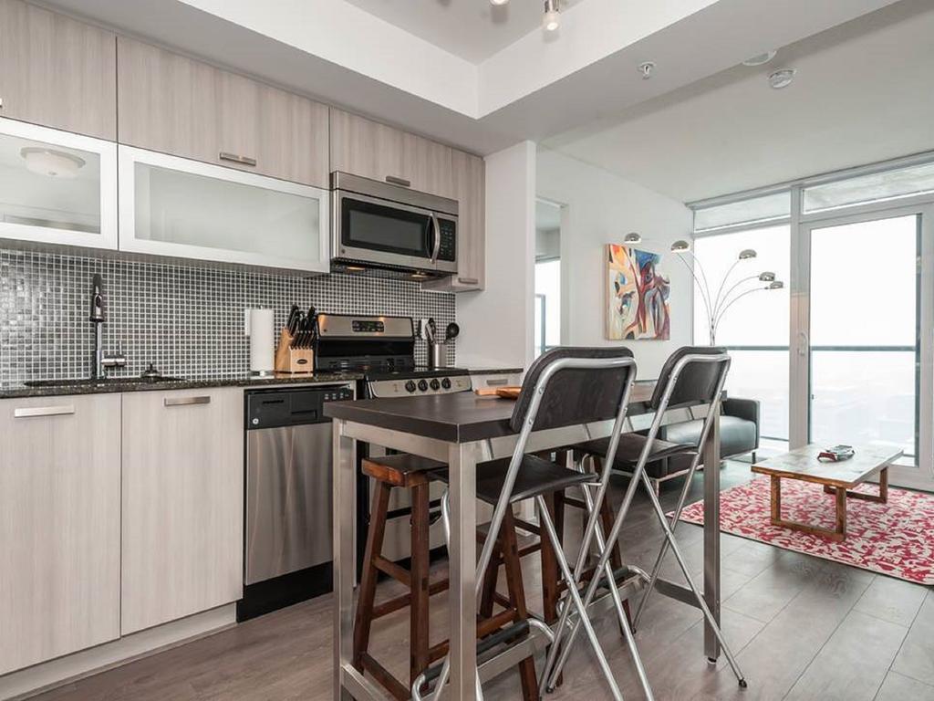 Aoc Suites - Penthouse Condo *