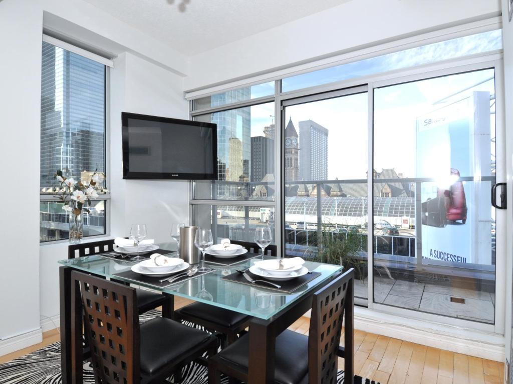 Yonge Furnished Hotel Toronto