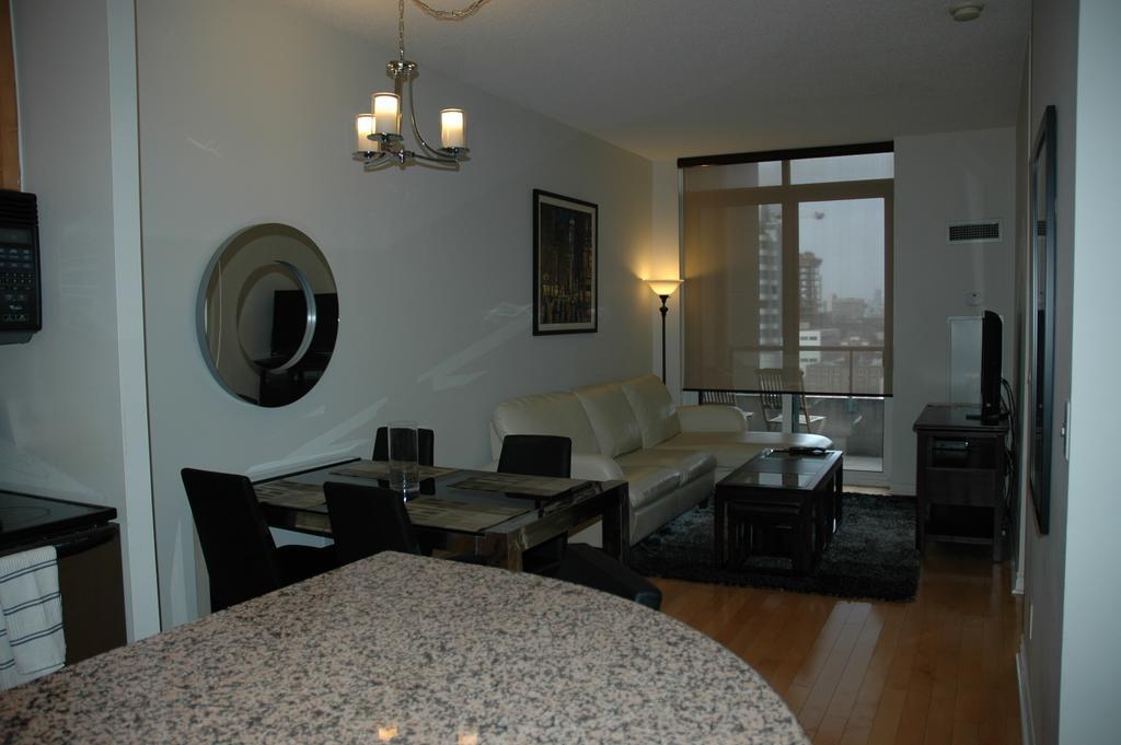 Apartment Living Suites - Toronto Convention Centre *