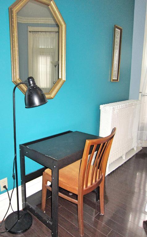 Spadina 11 Guest house