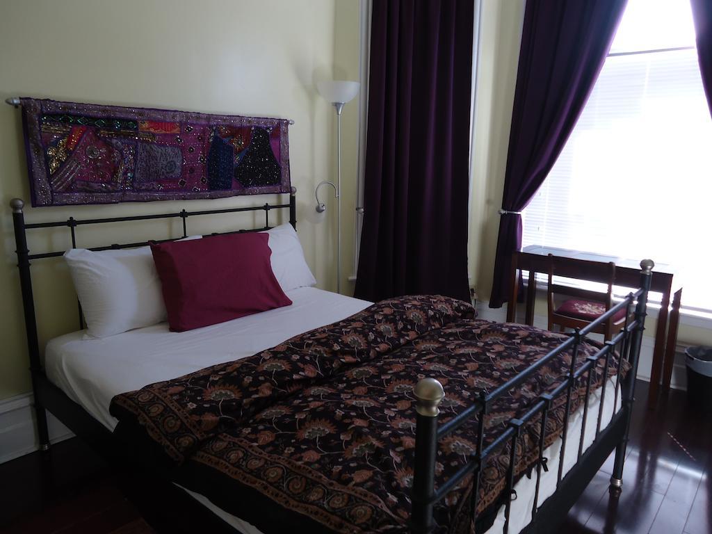 Guest house Spadina 11 3*