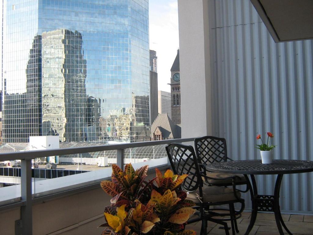 Yonge Furnished Hotel Toronto