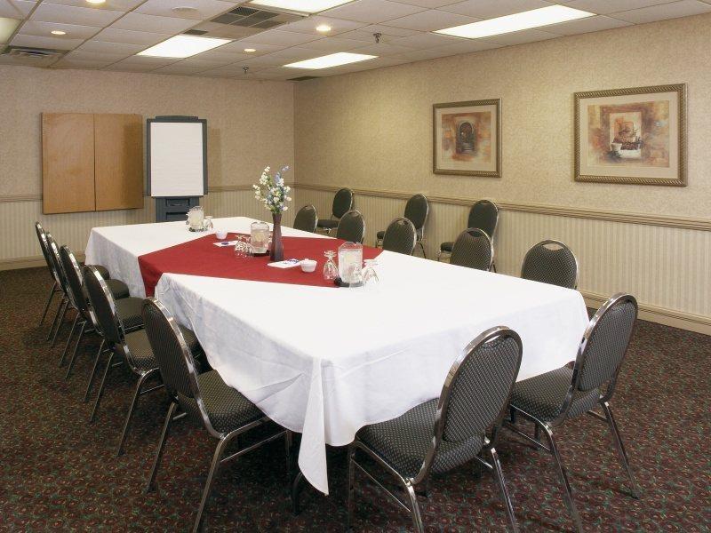 Hotel Doubletree By Hilton Airport, On 4*