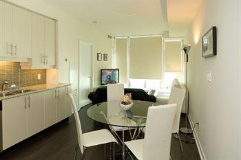E.s.i Furnished On Bay * Toronto