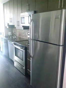 E.s.i Furnished On Bay Apartment Toronto