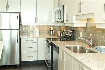 E.s.i Furnished On Bay Toronto