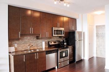 Apartment E.s.i Furnished On Bay Toronto