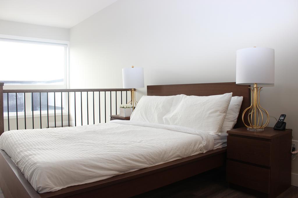 Atlas Suites- Furnished Apartments-College Street, Toronto *
