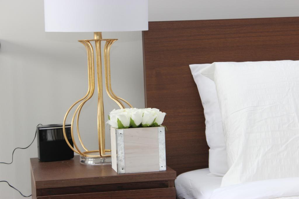 Apartment Atlas Suites- Furnished Apartments-College Street, Toronto