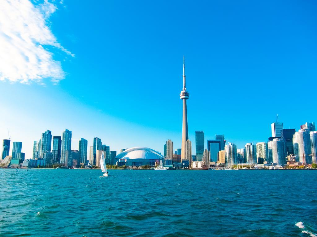Ihost Suites Ice Toronto