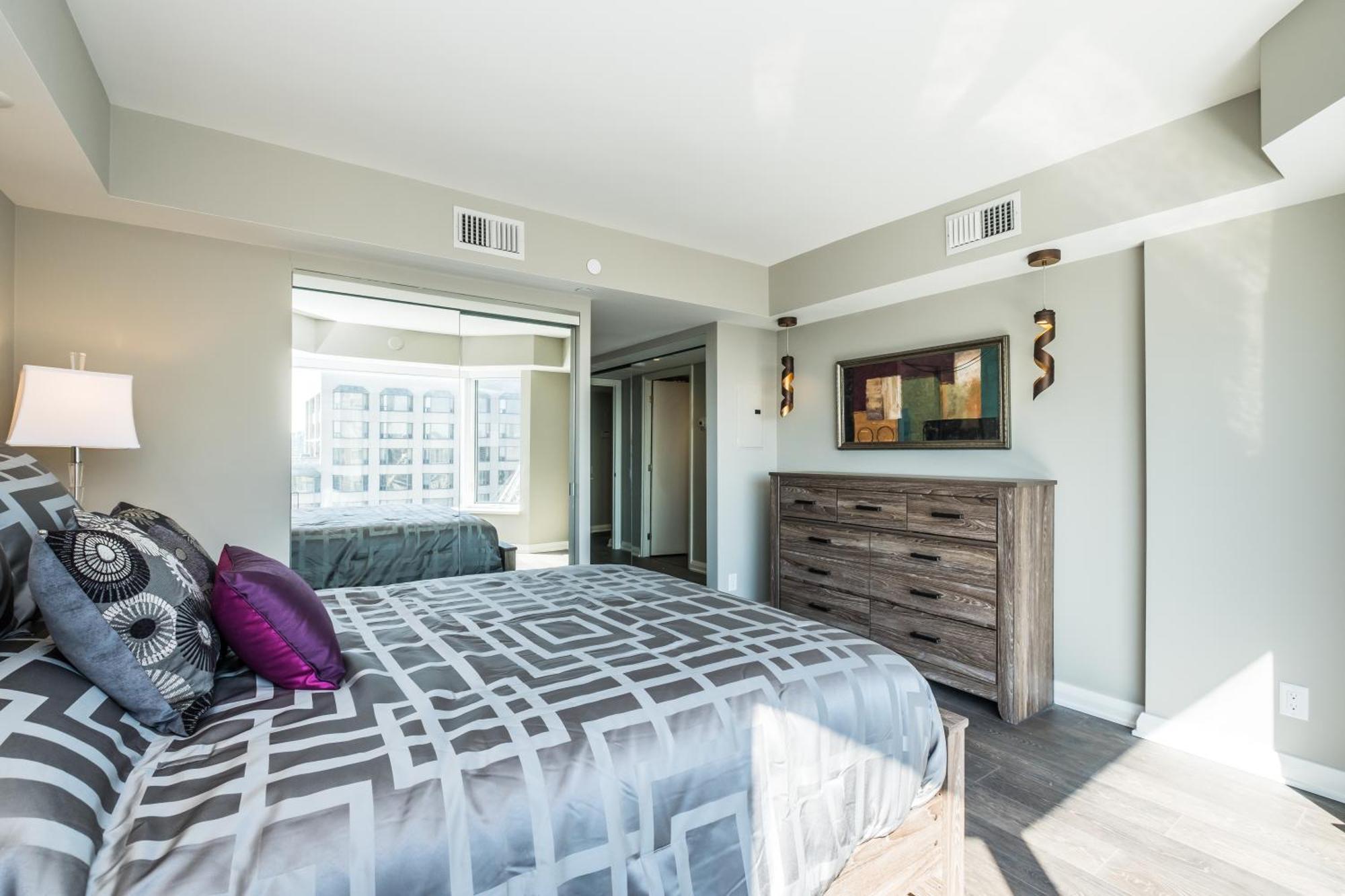 Premium 2bdrm In Yorkville