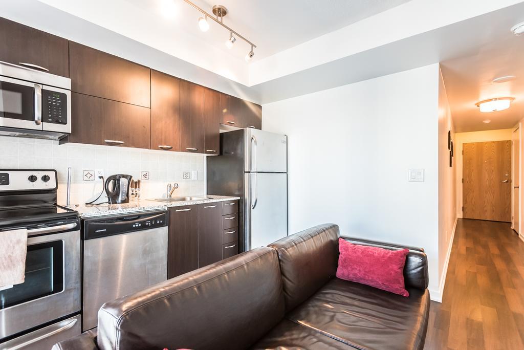 Apartment Near Rogers Centre *