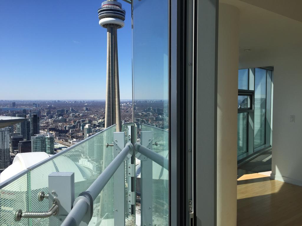 Ihost Suites Ice Toronto